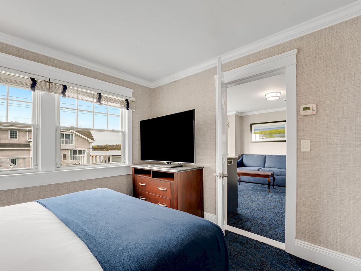 Newport Beach Hotel & Suites