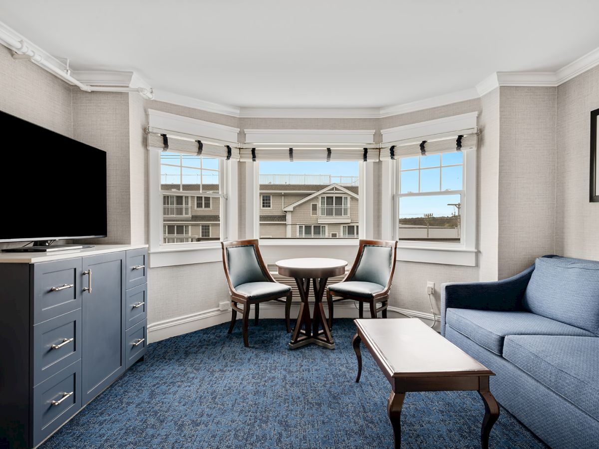 Newport Beach Hotel & Suites